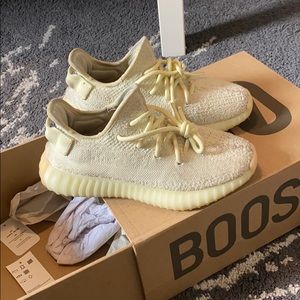 Women’s yeezy size 5